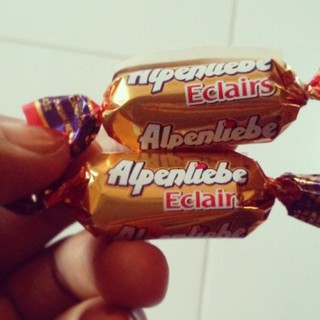 Kẹo Alpenliebe Eclairs socola 144gram (~40 chiếc)