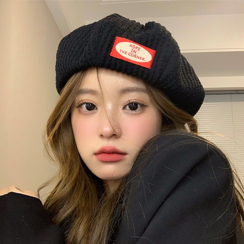 Mũ beret MG STUDIO thiết kế miếng vá màu đỏ thời trang