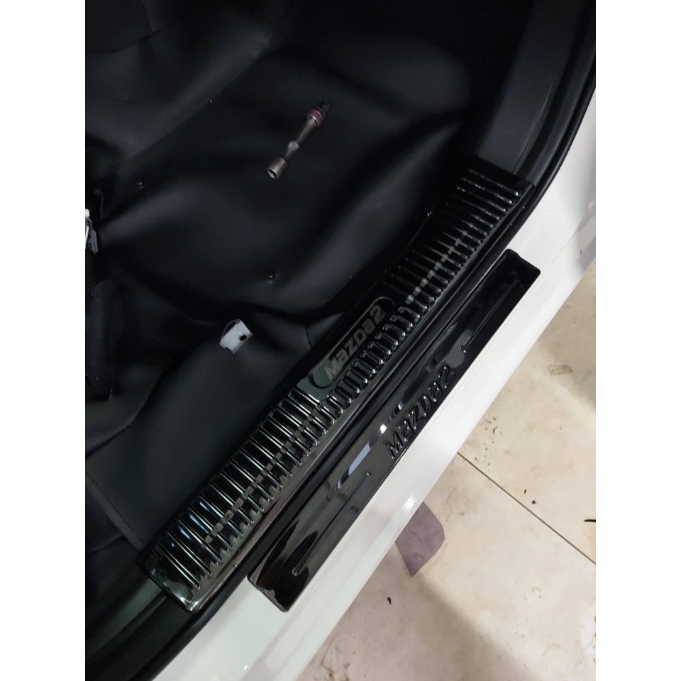 Nẹp bước chân, ốp bậc cửa Xe Mazda 2 2015 đên 2021 mẫu Titan cao cấp