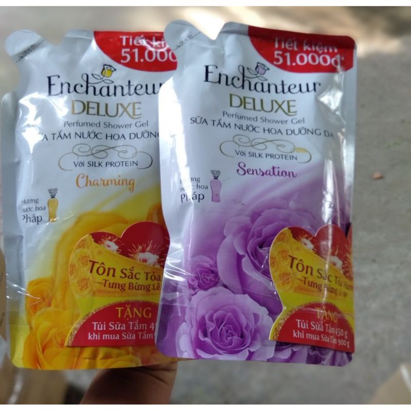Sữa Tắm Trắng Và Dưỡng Ẩm Enchanteur Charming Túi 450ml