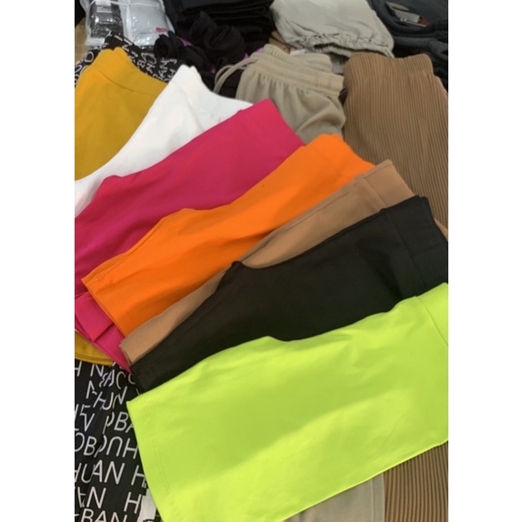 Quần legging co giãn lững trên gối