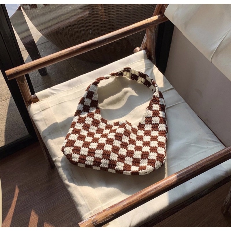 Túi đeo vai caro bàn cờ thủ công bằng len sợi tote