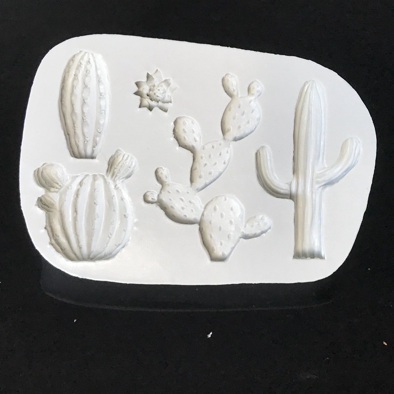 Khuôn Silicone 4 Lỗ Hình Cây Xương Rồng Làm Bánh Kẹo Chocolate