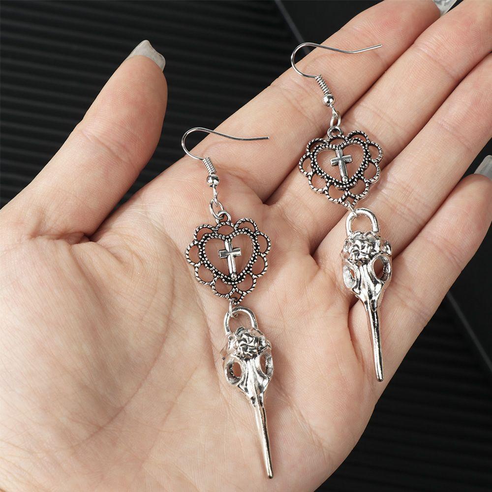 Khuyên Tai Hình Đầu Lâu Phong Cách Gothic