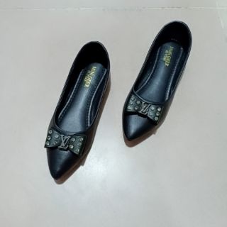 Giày bệt mũi nhọn
