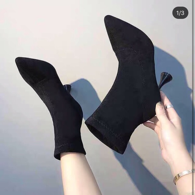 Boot mũi nhọn màu đen gót 5cm