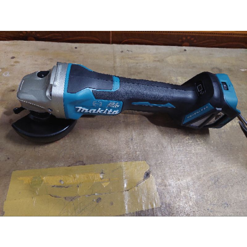 Máy mài makita dga418