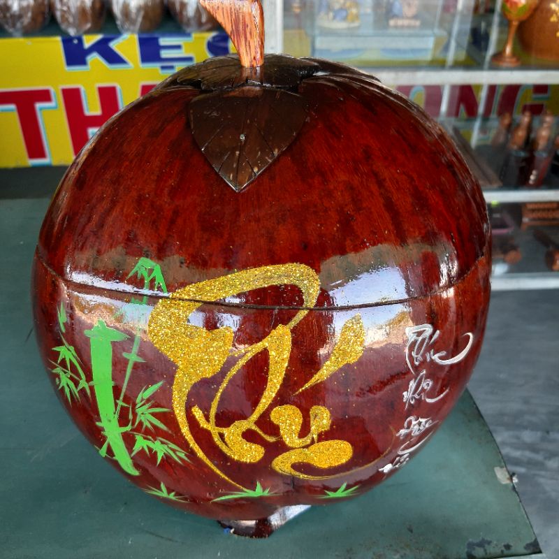 Vỏ trái dừa giữ ấm bình trà có đế( hàng tuyển đẹp vẽ thư pháp phúc, lộc, thọ)