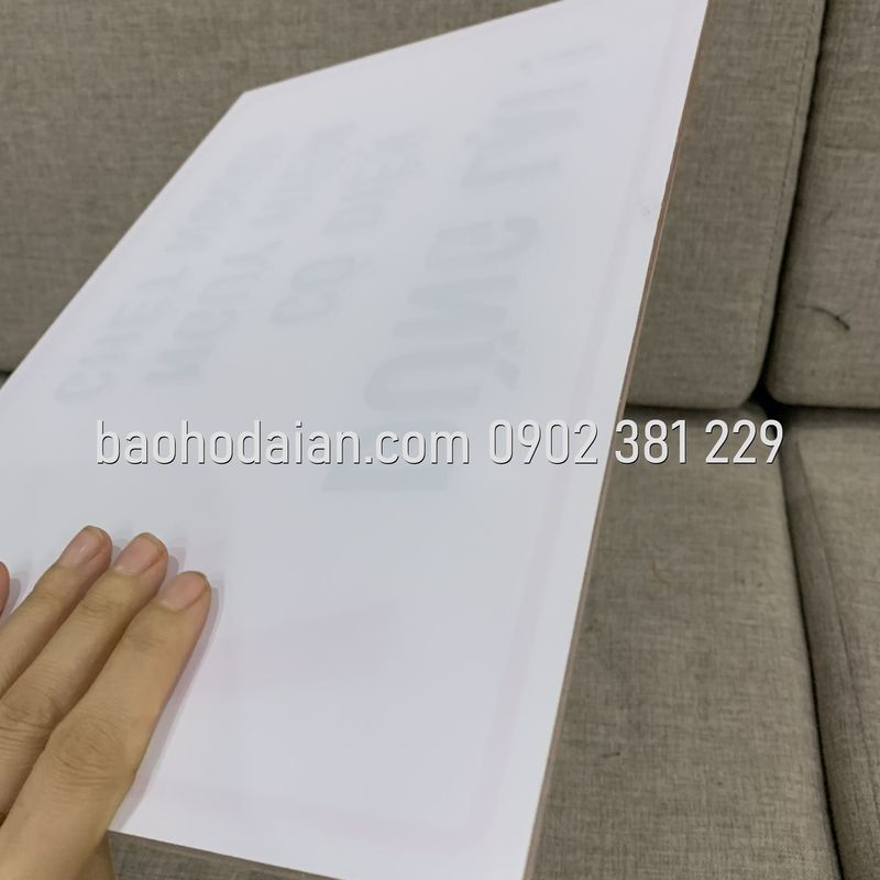 Dừng lại! Có điện nguy hiểm chết người (mica 24 x 36cm)