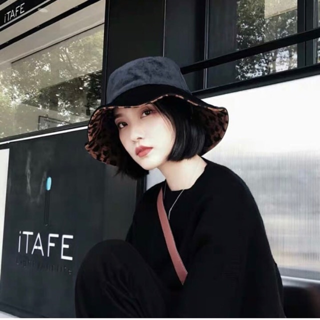 Mũ hoạ tiết da beo đội được 2 mặt