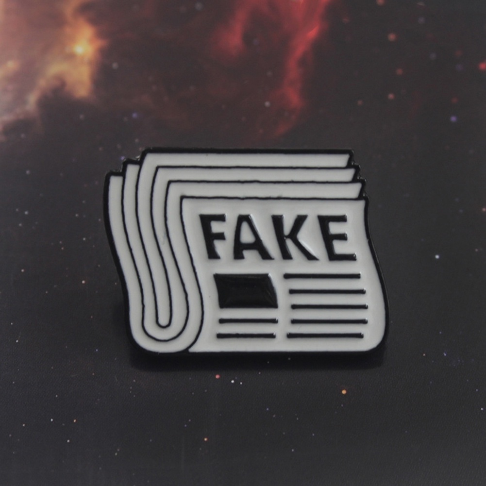 Ghim cài áo kim loại họa tiết tờ báo Fake độc đáo và tiện lợi