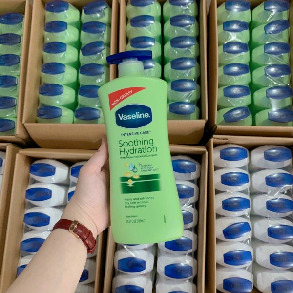 Sữa dưỡng thể Vaseline Healthy White UV Lightening 725ml nuôi dưỡng da săn chắc, trắng sáng, mịn màng | BigBuy360 - bigbuy360.vn