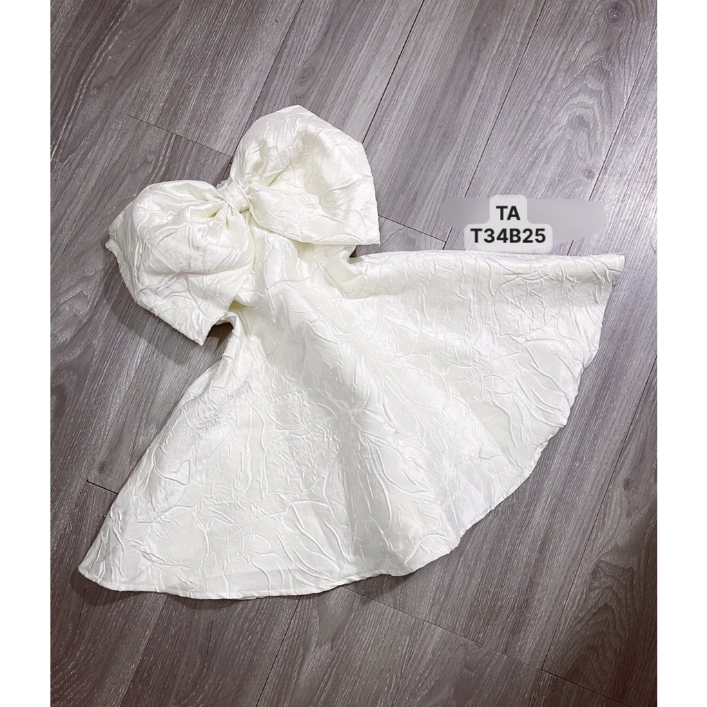 Đầm gấm xoè nơ ngực to fom tôn dáng xoè phồng,sẵn đệm ngực, lót quần