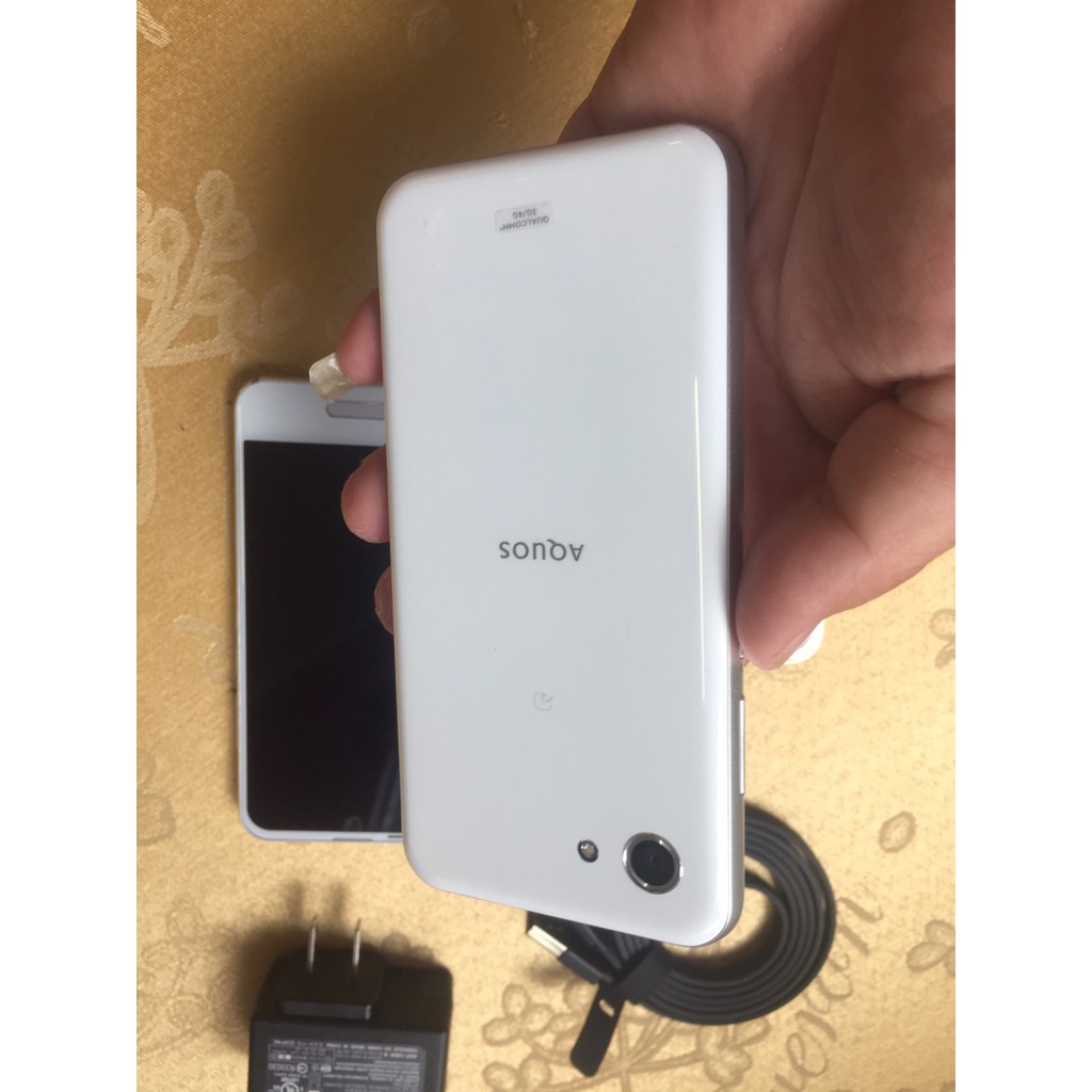 Điện thoại SHARP AQUOS R COMPACT 701SH