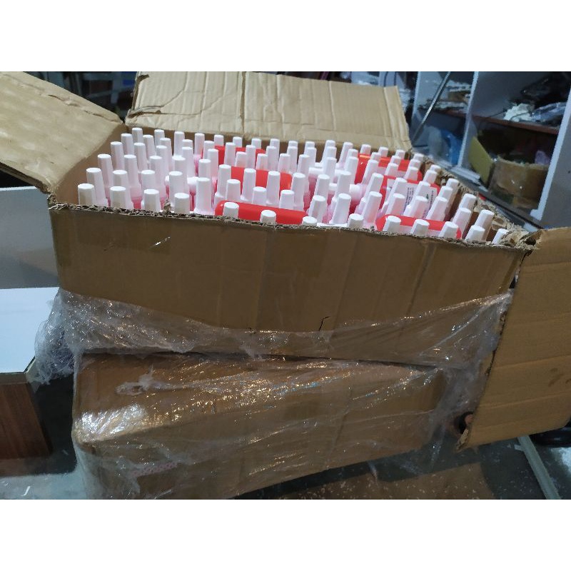 Tẩy keo 502 tấm nhựa đồ nội thất, quảng cáo Eco Plast, Vinco, Chinhuei, Alu, ... không làm bay màu vật liệu.