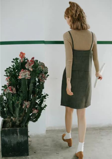 Váy 2 dây da lộn cài cúc xuất Hàn (có sẵn) | BigBuy360 - bigbuy360.vn