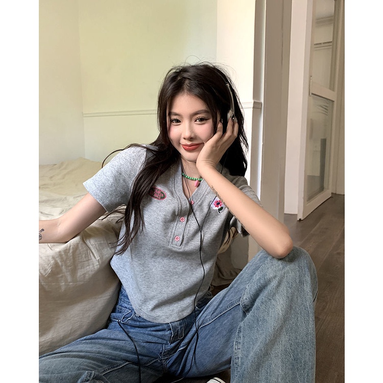 áo croptop thun ngắn tay cổ chữ v thêu họa tiết thời trang cho nữ