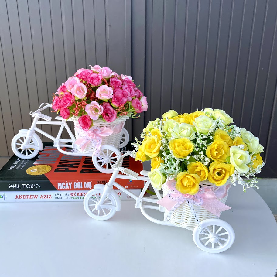 (Cắm sẵn) Xe đạp nhựa kèm hoa tỉ muội, trà bi, hướng dương, cánh bướm, chiêm điểm - Lọ hoa giả - Trang trí, để bàn