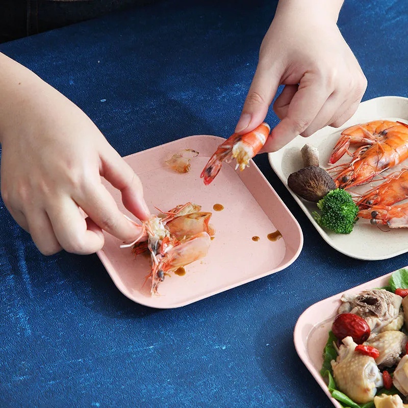 1 chén đựng nước chấm hình vuông bằng sợi rơm tự nhiên có thể phân hủy thân thiện với môi trường