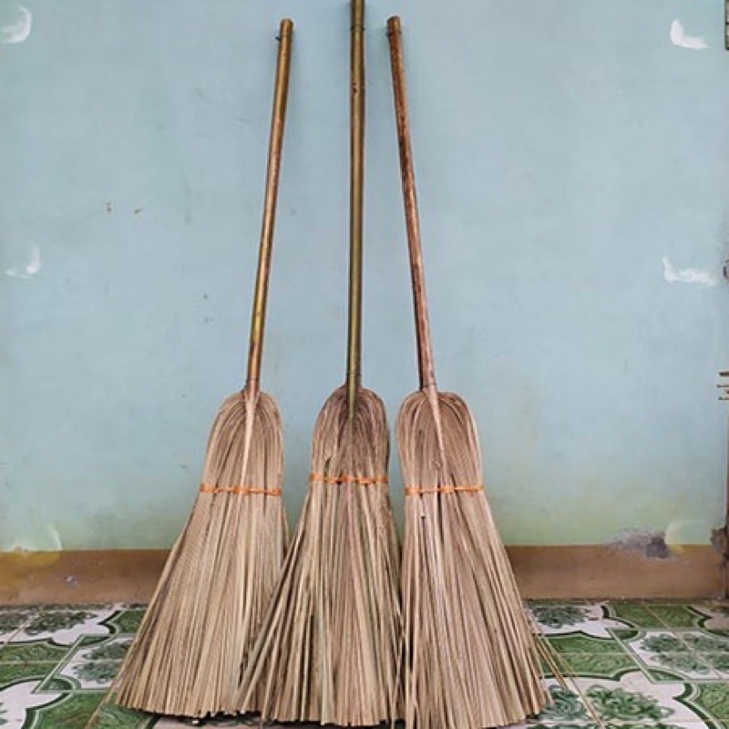 Chổi cọ - chổi lá cọ già bền bện tay rất chắc chắn