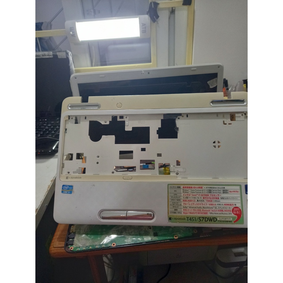 Rã xác laptop giá rẻ toshiba dynabook☆T451   linh kiện dùng được cho T451, T351, T452..