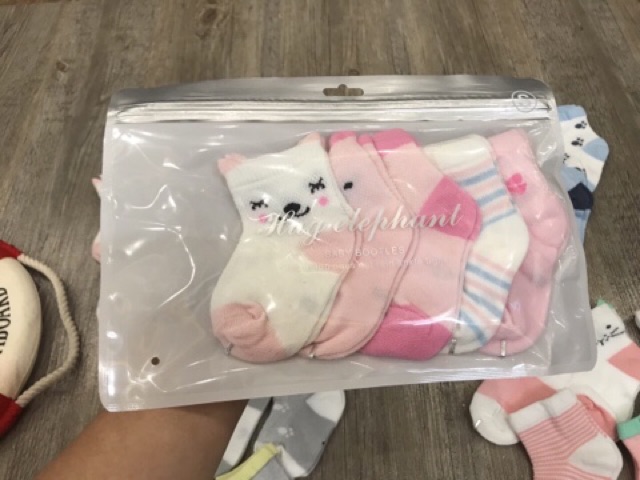 Set 5 tất cao cấp Cổ Cao Làm từ sợi len mềm mại nhẹ nhàng ôm lấy chân của bé