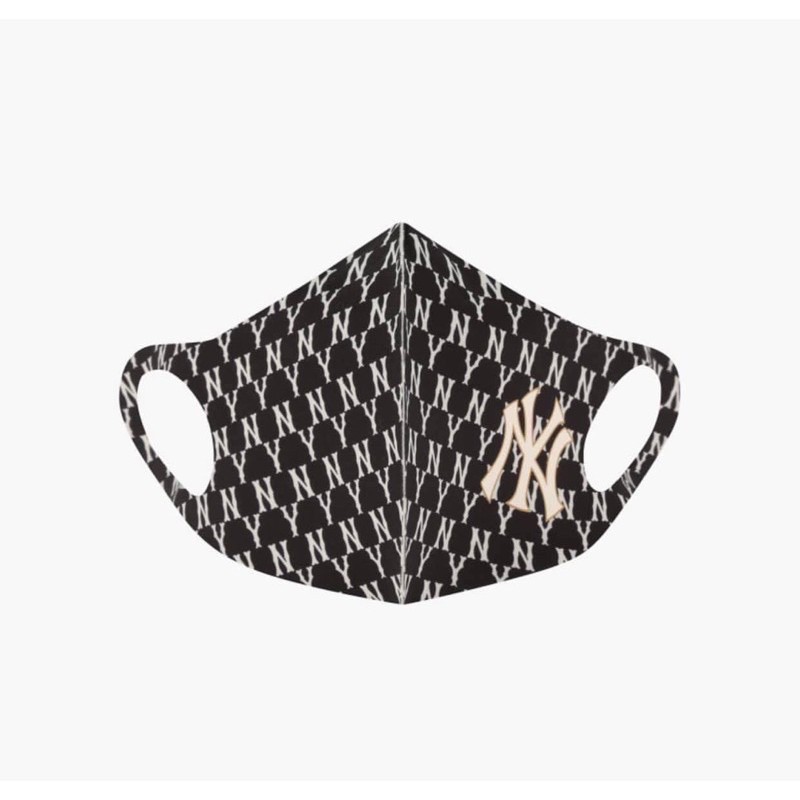 Khẩu trang MOMO AND TRƠN Auth 100%