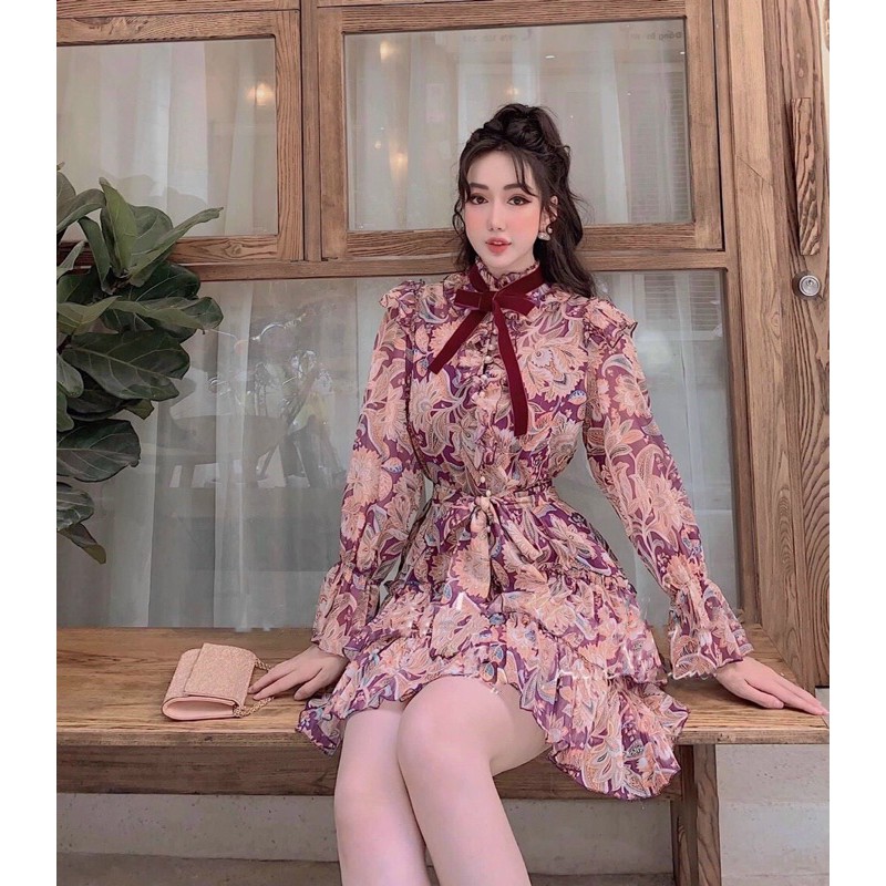 V637 Váy Hoa Đuôi Bèo Xếp Tầng Dịu Dàng , Đầm Dài Tay Phối Cổ Nơ Cột Eo Tôn Dáng