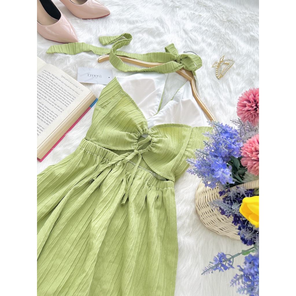Váy Flora Dress xanh cốm nhẹ nhàng, dịu dàng, quyến rũ nhưng không kém phần cá tính