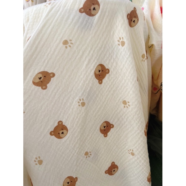 vải xô con gấu nâu bàn chân xinh xắn may khăn tắm và quần áo cho bé sơ sinh