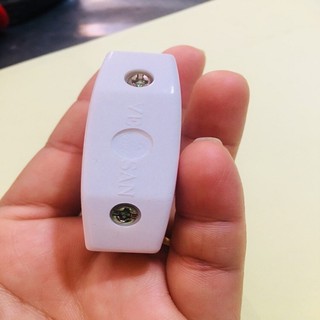 COMBO 2 CÁI. CÔNG TẮC ĐIỆN. CÔNG TẮC NGANG LOẠI TREO, dùng để tắt mở dễ dàng thuận tiện hơn trong gia đình. TH 405