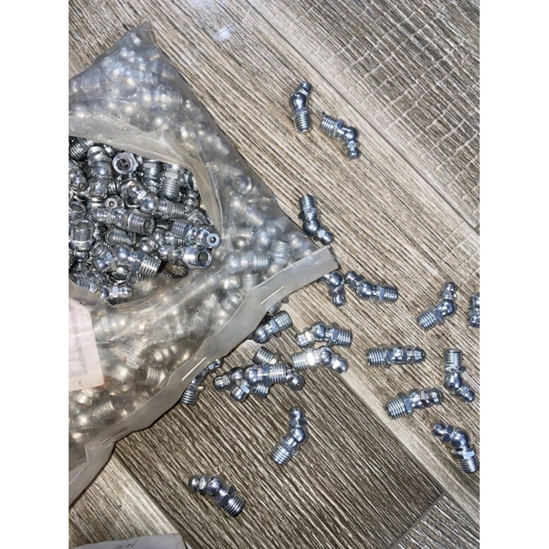 Sản phẩm gia đình làm: 100 cái đầu bơm mỡ phi 8 chếch
