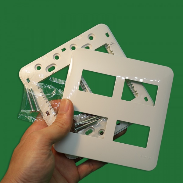 Mặt che 4 thiết bị, size S  hãng Scheneider Electric