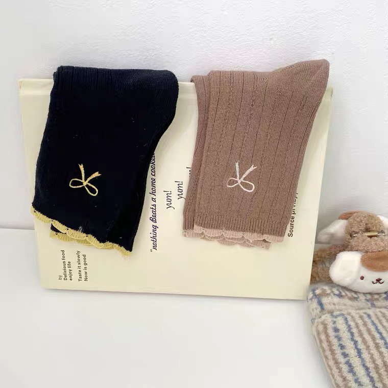 Tất Vớ Dài Nữ Thêu Hình Nơ dễ thương, dịu dàng, chất vải cotton co giãn thấm hút tốt