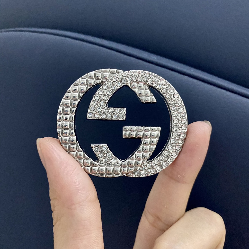 20 mẫu Ghim tag cài áo - Tag cài Sang chảnh X G L