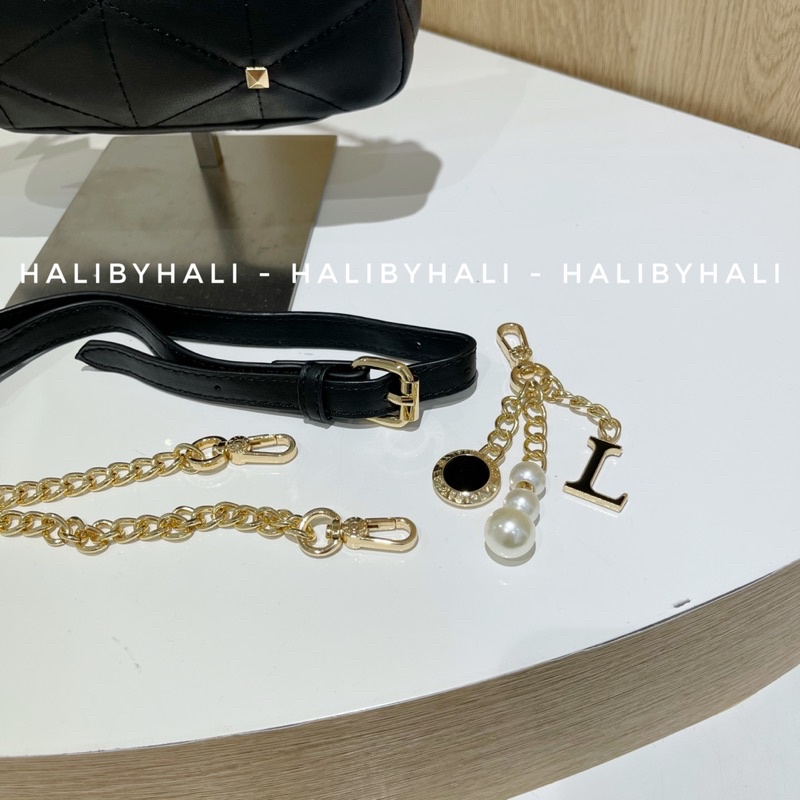 Túi LYN kẹp nách da trám kèm móc túi xinh xắn