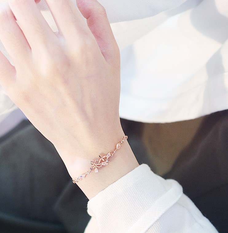 Vòng tay hoa và bướm phong cách Hàn Quốc cho nữ