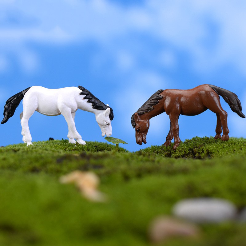 { HOT} Mô hình ngựa gặm cỏ trang trí tiểu cảnh, sân vườn, sen đá, terrarium