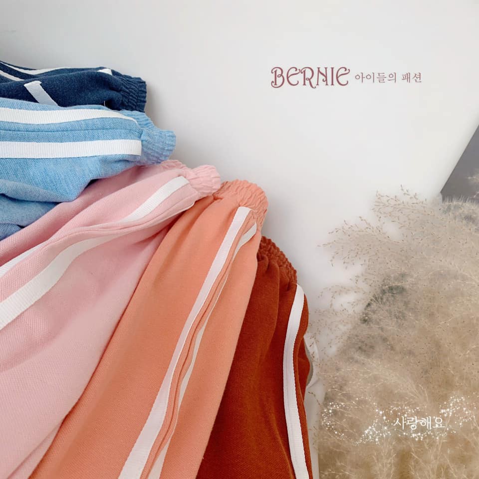 QUẦN THỂ THAO SỌC TRẮNG UNISEX  hãng Bernie