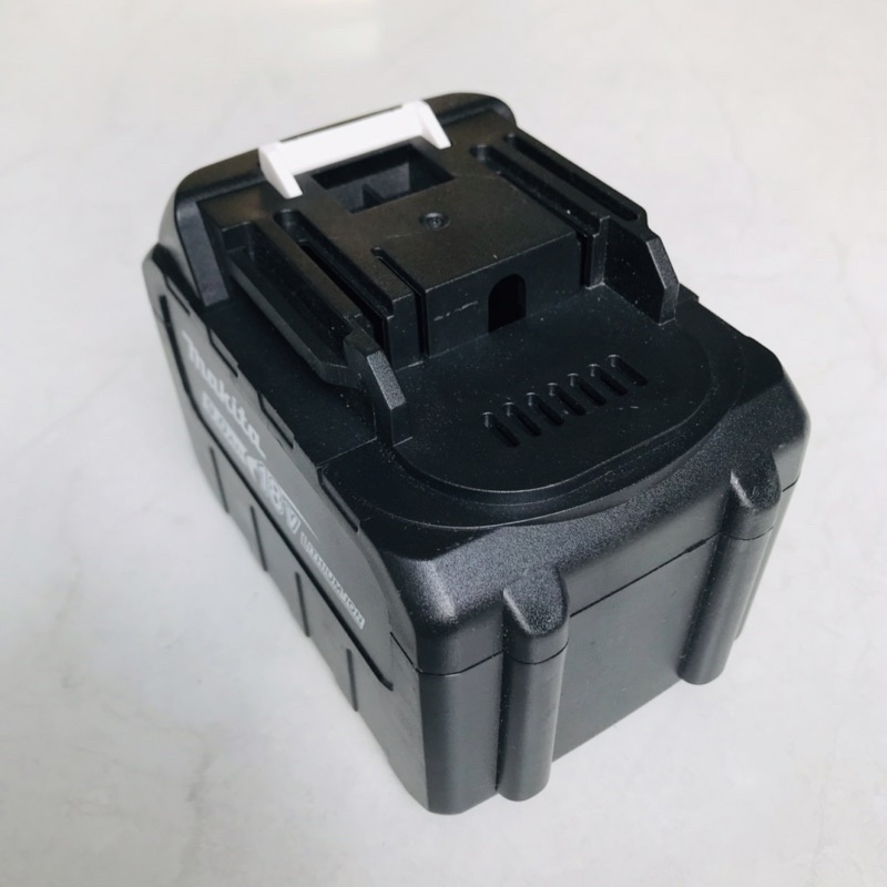 Vỏ pin  Makita 18V-21V loại 15 cell , có báo pin. Chân sạc adapter 5.5x 2.1mm
