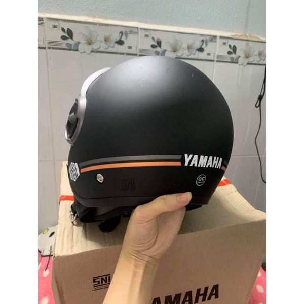 Nón yamaha RSX 3/4 mẫu siêu phẩm.có trầy xước
