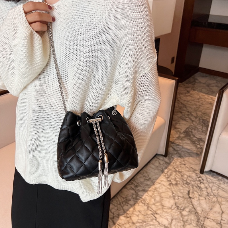 Túi Đeo Chéo Hình Thoi Phối Dây Xích Thời Trang