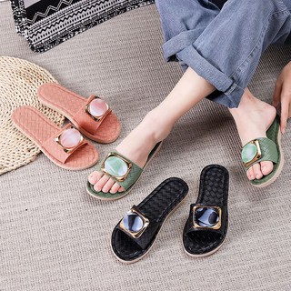 Dép Quảng Châu khoá vuông hot trend 2021