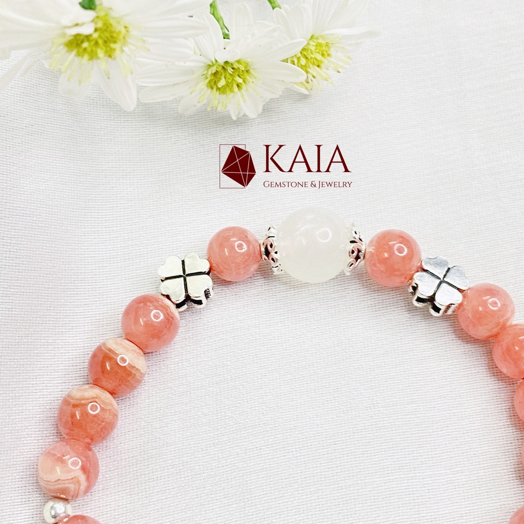 Vòng tay phong thủy Rhodochrosite mix charm cỏ 4 lá, trái tim tình yêu - KAIA