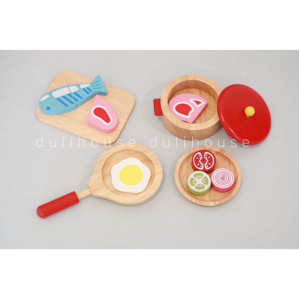 Đồ chơi gỗ bếp xinh, giúp bé trải nghiệm, tiếp xúc với các vật dụng quen thuộc trong gian bếp nhà mình một cách an toàn