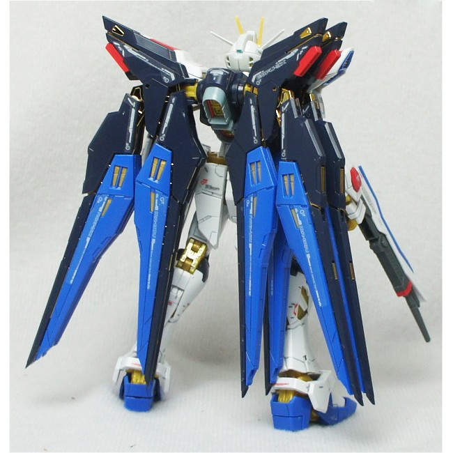 Mô Hình Gundam Bandai RG 14 Strike Freedom Gundam 1/144 SEED Destiny [GDB] [BRG]