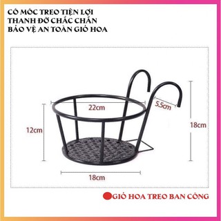 Giỏ treo hoa ban công