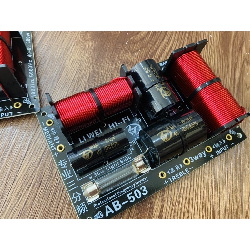 Mạch phân tần  AB-503 ra 3 đường tiếng 1 Bass, 1 trung  và 1 Treble công suất cực lớn lên tới 400w