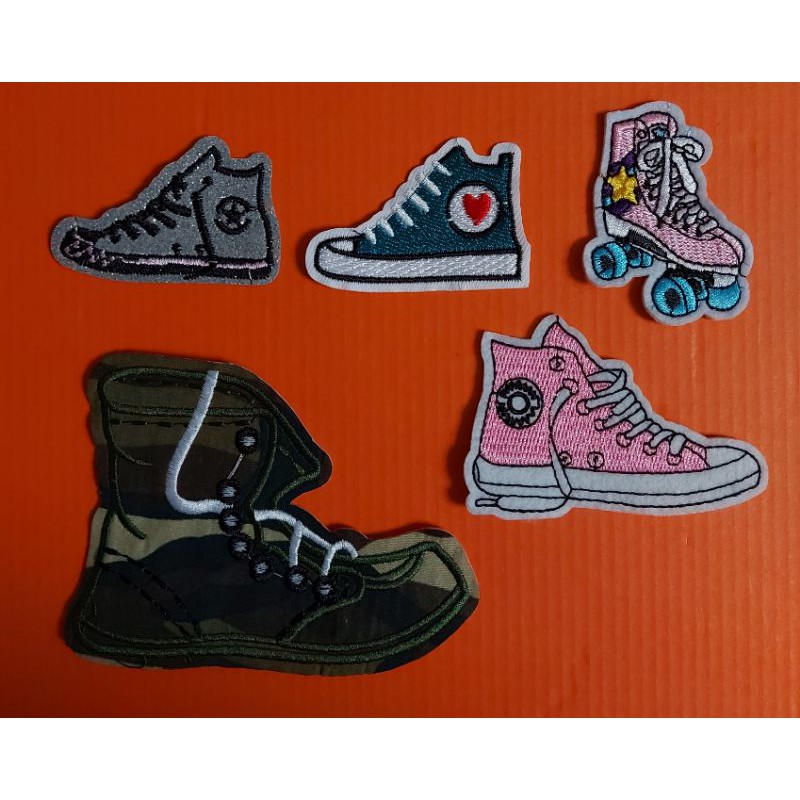 Hình may và hình ủi chiếc giày .