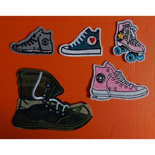 Hình may và hình ủi chiếc giày .